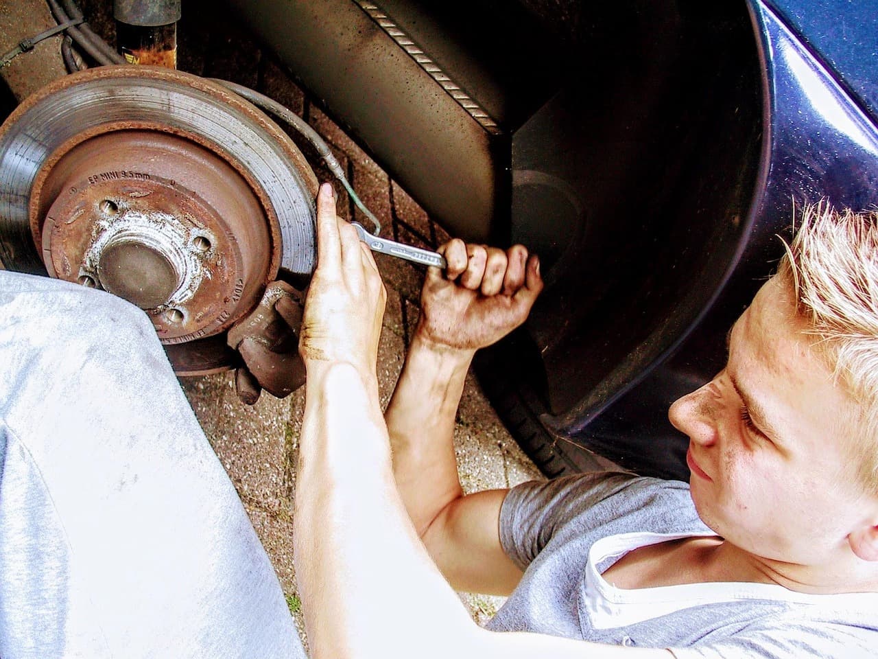 GMC Yukon Parking Brake Reset After Pad Replacement