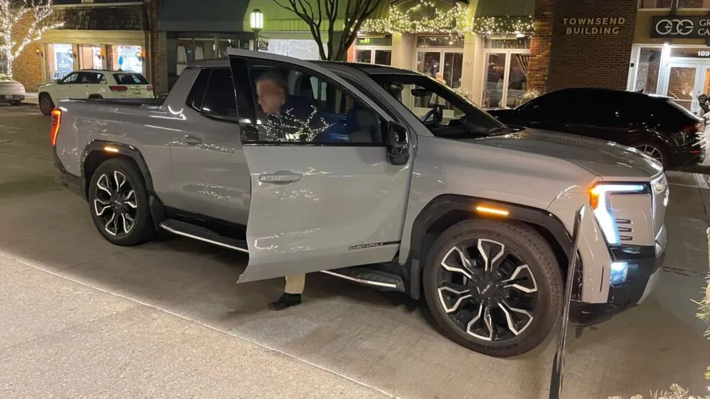 2024 GMC Sierra EV Denali Edition 1